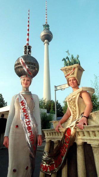 Partystimmung im Hinterhof des Roten Rathauses