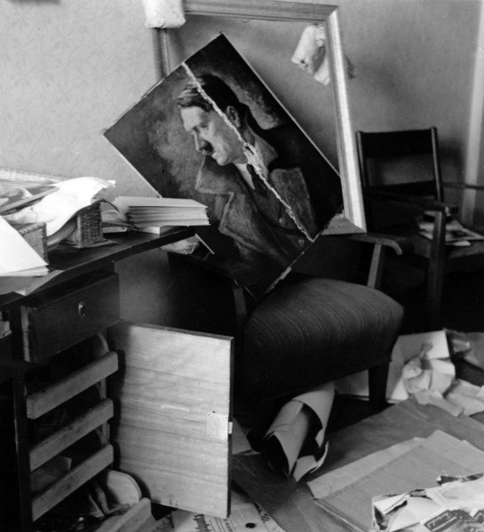 The picture from the Nazi news service shows - in the run-up to the Munich Agreement - the