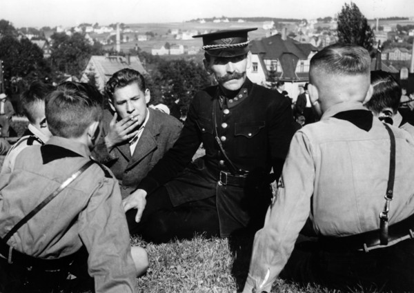 The Nazi propaganda picture shows a Sudetenland police officer who fled from Czechoslovakia