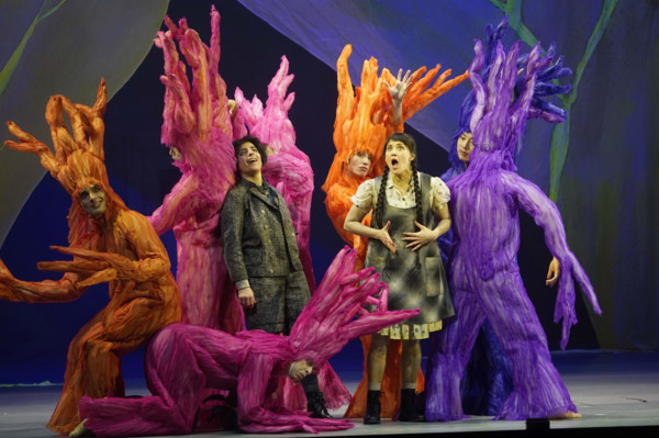 Susan Zarrabi und Alma Sade bei der Fotoprobe der Oper 'Hänsel und Gretel'