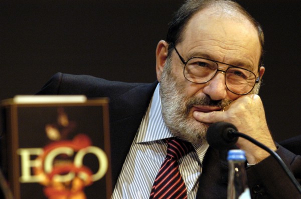 Prof. Umberto Eco stellt bei der Münchner Bücherschau seinen neuen Roman 'Die geheimnisvolle Flamme