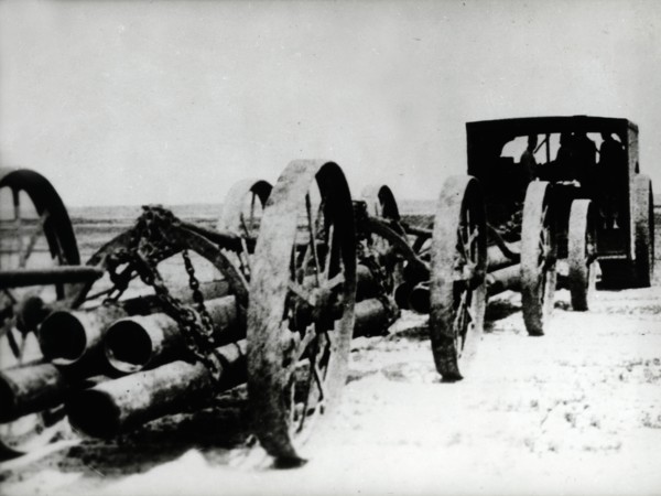 Construction of the first pipe-lines in Iran in the Persian Gulf