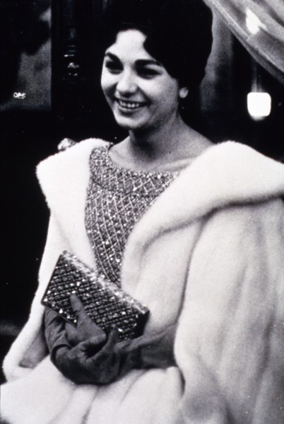 Farah Diba fiancée à Mohammed Reza Pahlavi, Paris 1959