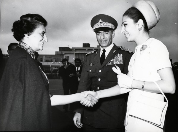 Mohammed Reza Shah Pahlavi et Farah en Inde avec Madame Gandhi