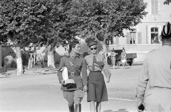 Brigitte Bardot et Jacques Charrier sur le tournage de "Babette s'en va-t-en guerre"