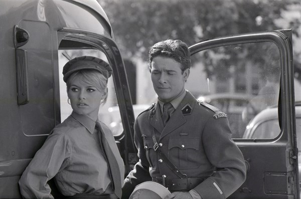 Brigitte Bardot et Jacques Charrier sur le tournage de "Babette s'en va-t-en guerre"