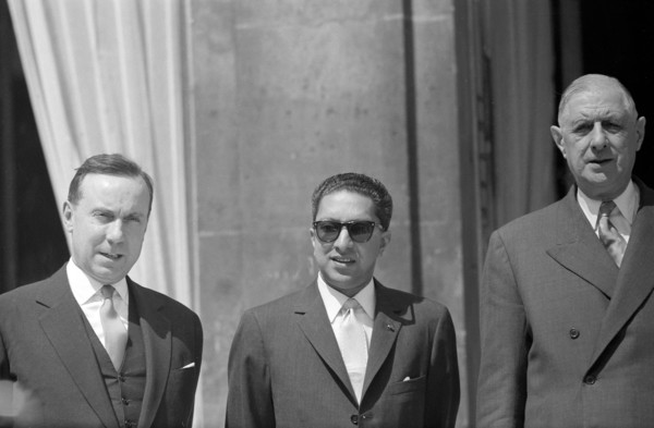 Charles de Gaulle reçoit le roi du Népal, Mahendra Bir Bikram Shah, 1960
