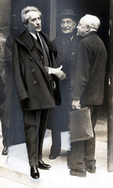 Cocteau et Georges Lecomte, secrétaire perpétuel de l'Académie Française, 1958