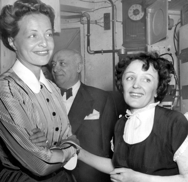 Piaf congratulated by Mrs Paul Auriol (1951)