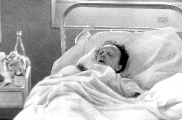 Edith Piaf at the Rambouillet hospital after her car accident, September 7, 1958