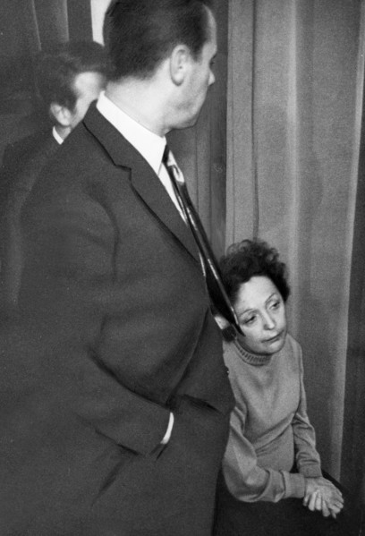 Piaf fatiguée un soir à l'Olympia