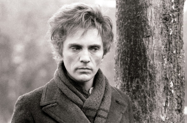 Terence Stamp sur le tournage du film "Une saison en enfer"  en 1970