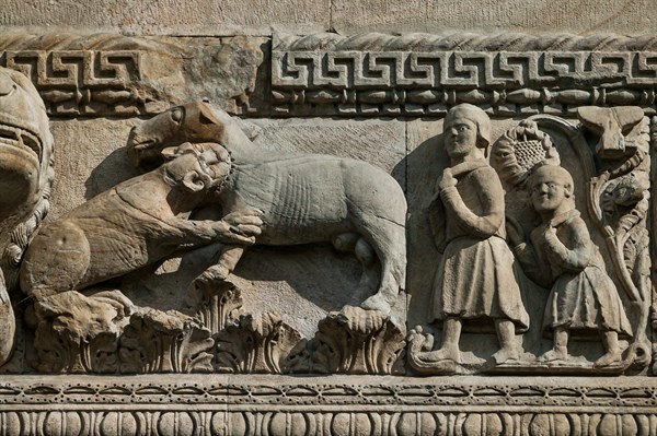 Façade de la Cathédrale de Fidenza en Italie