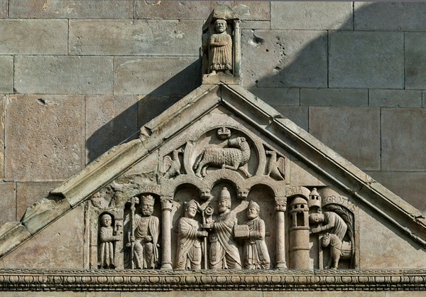 Façade de la Cathédrale de Fidenza en Italie