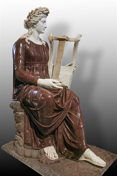 Statue de la déesse Roma jouant de la cithare