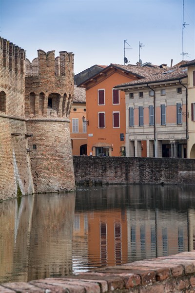 Fontanellato, Rocca Sanvitale: view of the fortress and its moat, and some houses