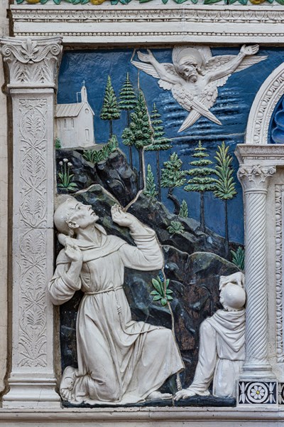 Dossal of an altar with central ciborium