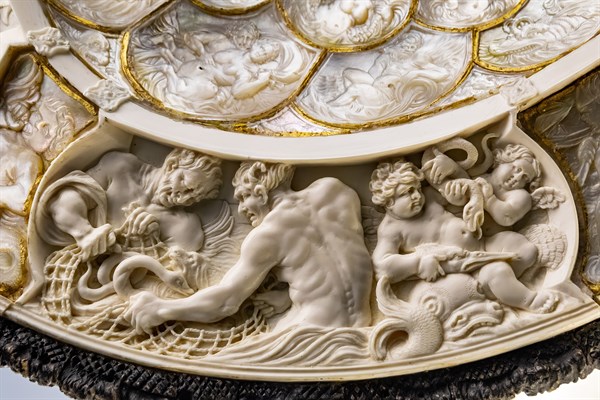 Parade plate with marine depictions, by Ignaz Elhafen