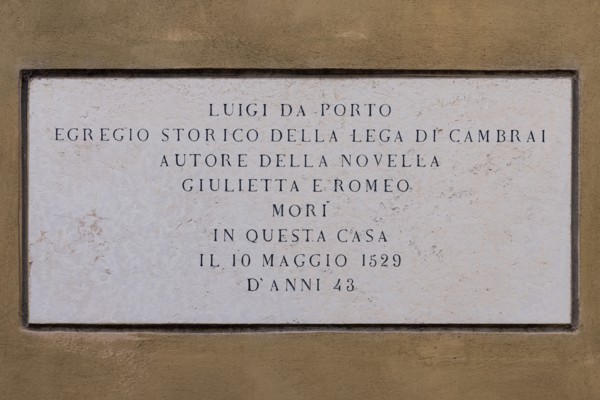 Vicenza: plaque dedicated to Luigi da Porto