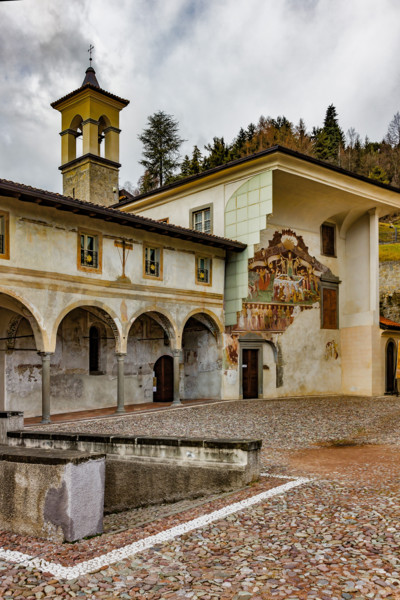 Clusone, Oratory of Disciplini or St. Bernardino, façade: frescoes with the Triumph of Death on