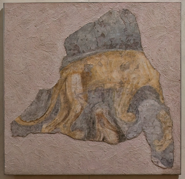 “Frammento con leonessa”, dipinto murale strappato, di Antonio di Puccio, detto il Pisanello, 1430