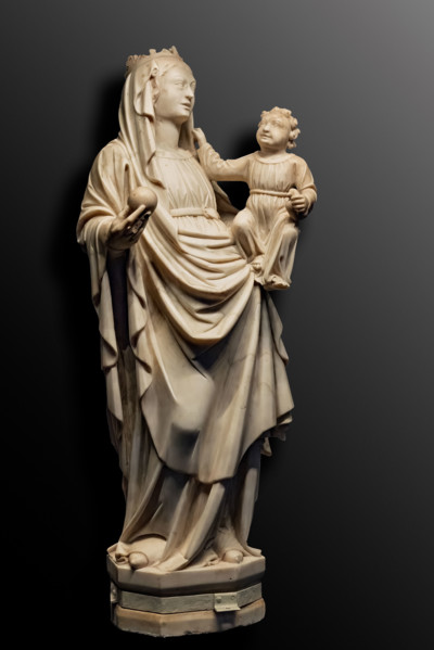 “Madonna con Bambino”, statua in marmo di Filippo di Domenico da Venezia, 1401-10 circa.
La