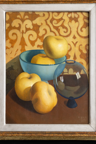 “Natura morta con vasi di vetro e frutta” di Oscar Eredi (Ferrara, 1901-1953), olio su tavola, cm.