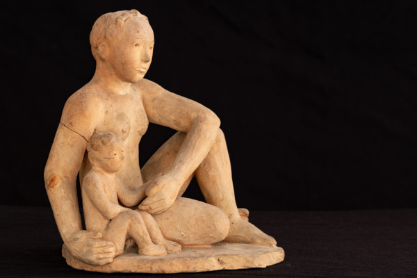 Collezione Assicoop Unipol, inv. n° 864: 
Annibale Zucchini; “Mamma con bimbo” (terracotta,