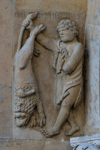 Fidenza, Duomo (Cattedrale di S. Donnino), facciata, portale di destra, interno del protiro: