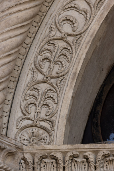 Fidenza, Duomo (St. Donnino Cathedral), the façade, the main portal, an internal frieze: detail