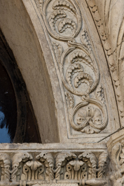 Fidenza, Duomo (St. Donnino Cathedral), the façade, the main portal, an internal frieze: detail