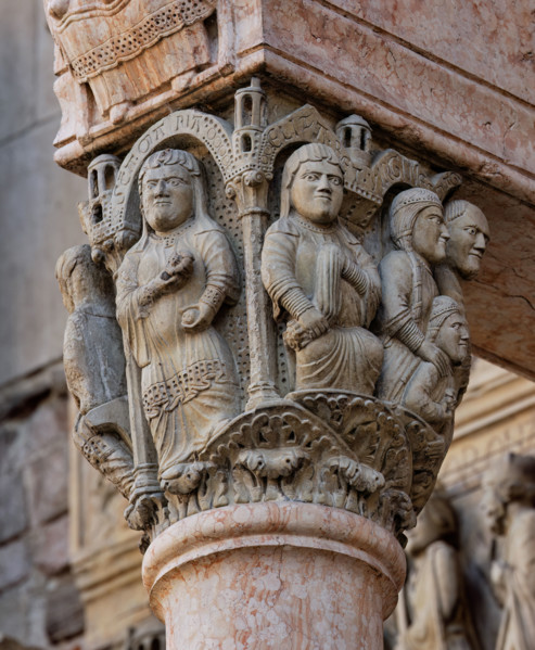 Fidenza, Duomo (Cathedral of San Donnino), facade, main portal, prothyrum: the left capital with