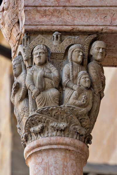 Fidenza, Duomo (Cathedral of San Donnino), facade, main portal, prothyrum: the left capital with