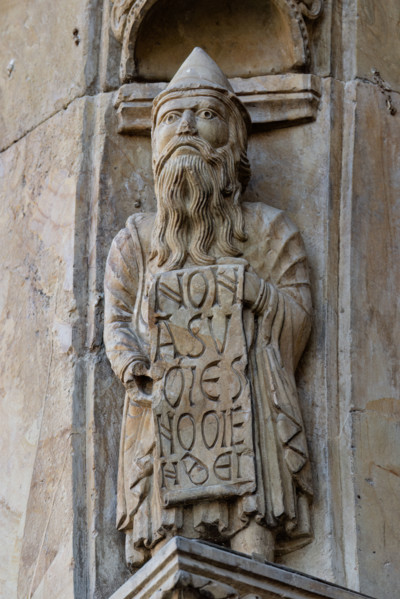 Fidenza, Duomo (Cathedral of San Donnino), facade, main portal: detail of the archivolt with one