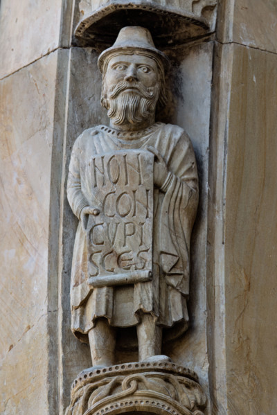 Fidenza, Duomo (Cathedral of San Donnino), facade, main portal: detail of the archivolt with one