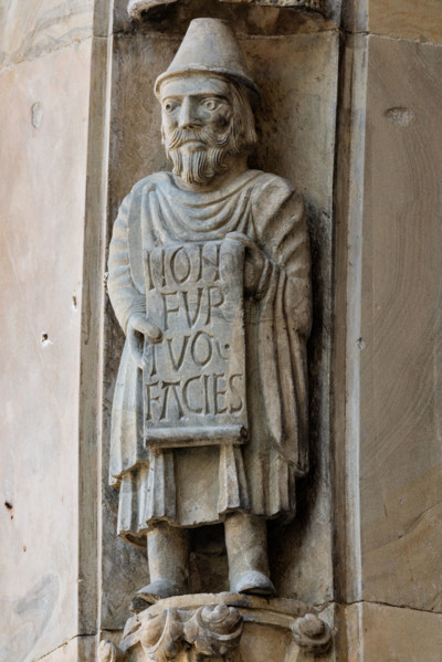 Fidenza, Duomo (Cathedral of San Donnino), facade, main portal: detail of the archivolt with one
