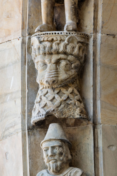 Fidenza, Duomo (Cathedral of San Donnino), facade, main portal: detail of the archivolt with