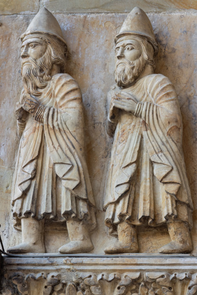 Fidenza, Duomo (Cathedral of San Donnino), facade, main portal: internal detail of the archivolt