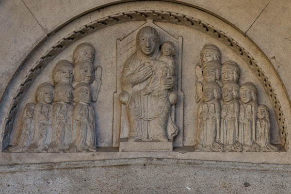 Fidenza, duomo (Cattedrale di San Donnino), ffacciata, portale sinistro: la lunetta con la “Madonna