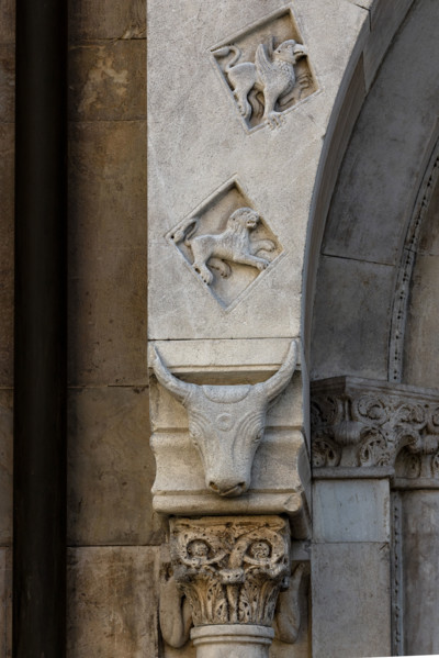 Fidenza, duomo (Cathedral of San Donnino), façade, left portal, prothyrum: telamon, capital and