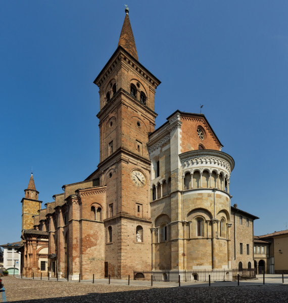 Fidenza, Duomo (Cattedrale di San Donnino): veduta dell’abside e del fianco meridionale