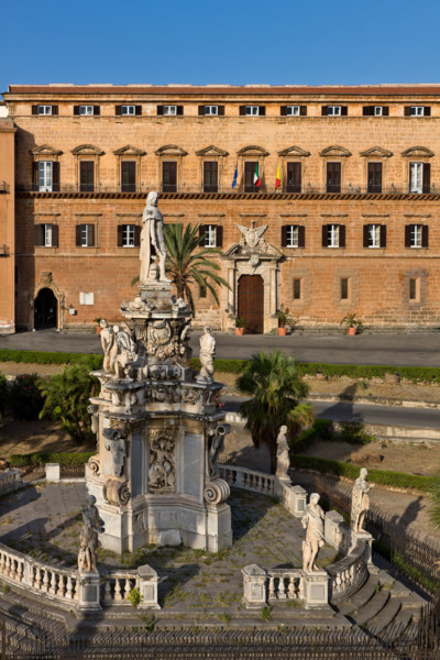 Palazzo Reale (Palazzo dei Normanni), fronte Nord-Est:
Palazzo Reale o "dei Normanni", Palermo