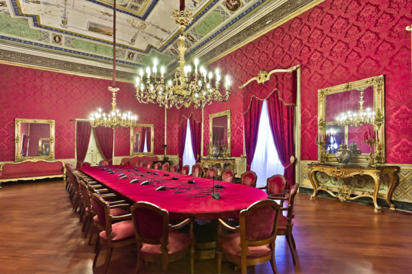 Palermo, Palazzo Reale o Palazzo dei Normanni, Appartamento Reale, Sala Rossa:   veduta