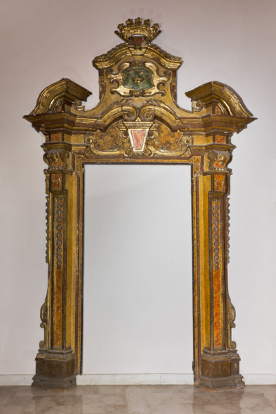 Palermo, Palazzo Reale o Palazzo dei Normanni, R1, commissioni:  portale di legno dorato di epoca