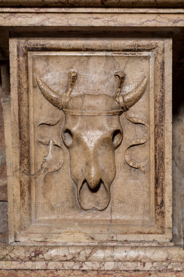 Modena, Duomo, interno, navata destra: monumento funerario dedicato a Francesco Molza; di