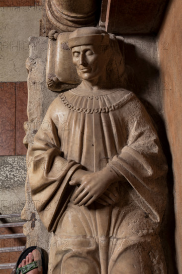 Modena, Duomo, interno, navata destra: monumento funerario dedicato a Francesco Molza; di