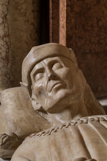 Modena, Duomo, interno, navata destra: monumento funerario dedicato a Francesco Molza; di
