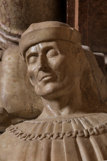 Modena, Duomo, interno, navata destra: monumento funerario dedicato a Francesco Molza; di