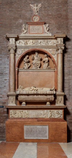 Modena, Duomo, interno, navata destra: monumento funerario dedicato a Francesco Molza; di