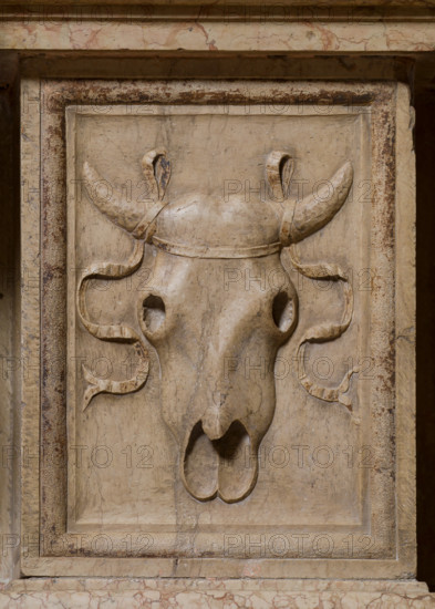 Modena, Duomo, interno, navata destra: monumento funerario dedicato a Francesco Molza; di